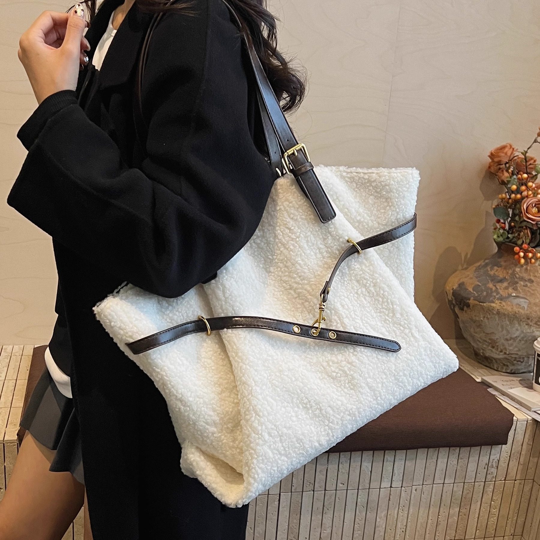2025秋冬新款毛绒托特包女大容量单肩斜挎包慵懒松弛感腋下托特包,箱包皮具/热销女包/男包,托特包,淘宝优惠券,粉丝福利购,淘宝优惠卷
