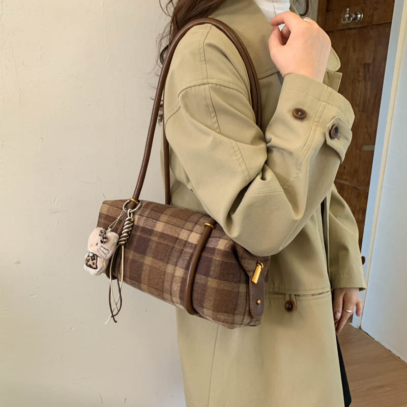 文艺格子腋下包女式2025新款高级感通勤单肩波士顿包枕头包法棍包