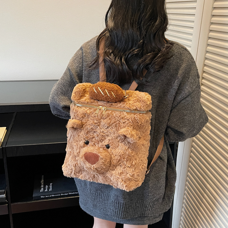 可爱毛绒绒小熊双肩背包