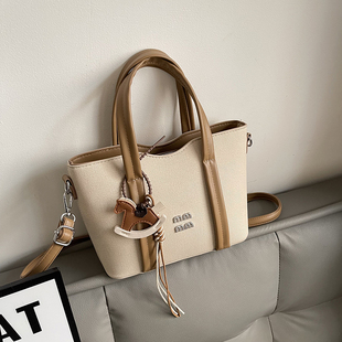 都市简约通勤小众托特包女包2026春季新款大容量手提包百搭斜挎包