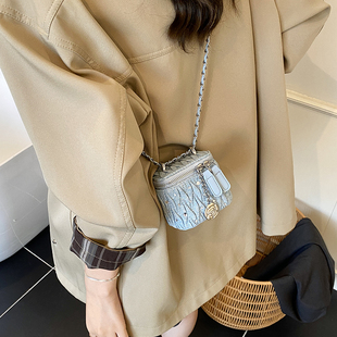 超火小众绣线包包女2026新款百搭链条斜挎包精致迷你口红包小方包