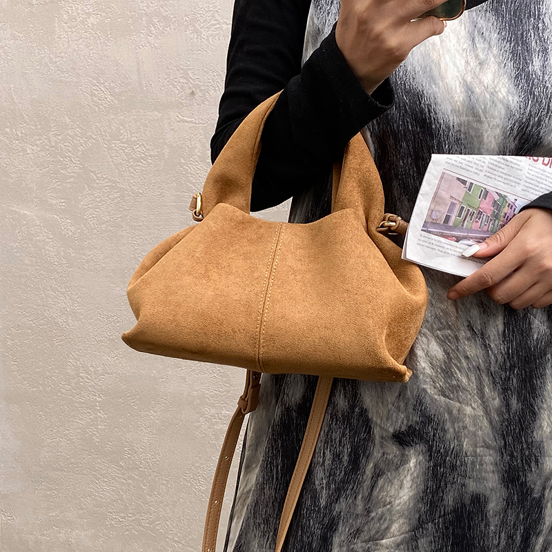 高级质感小众磨砂绒拎包饺子包女2025新款潮手提斜挎包轻奢云朵包