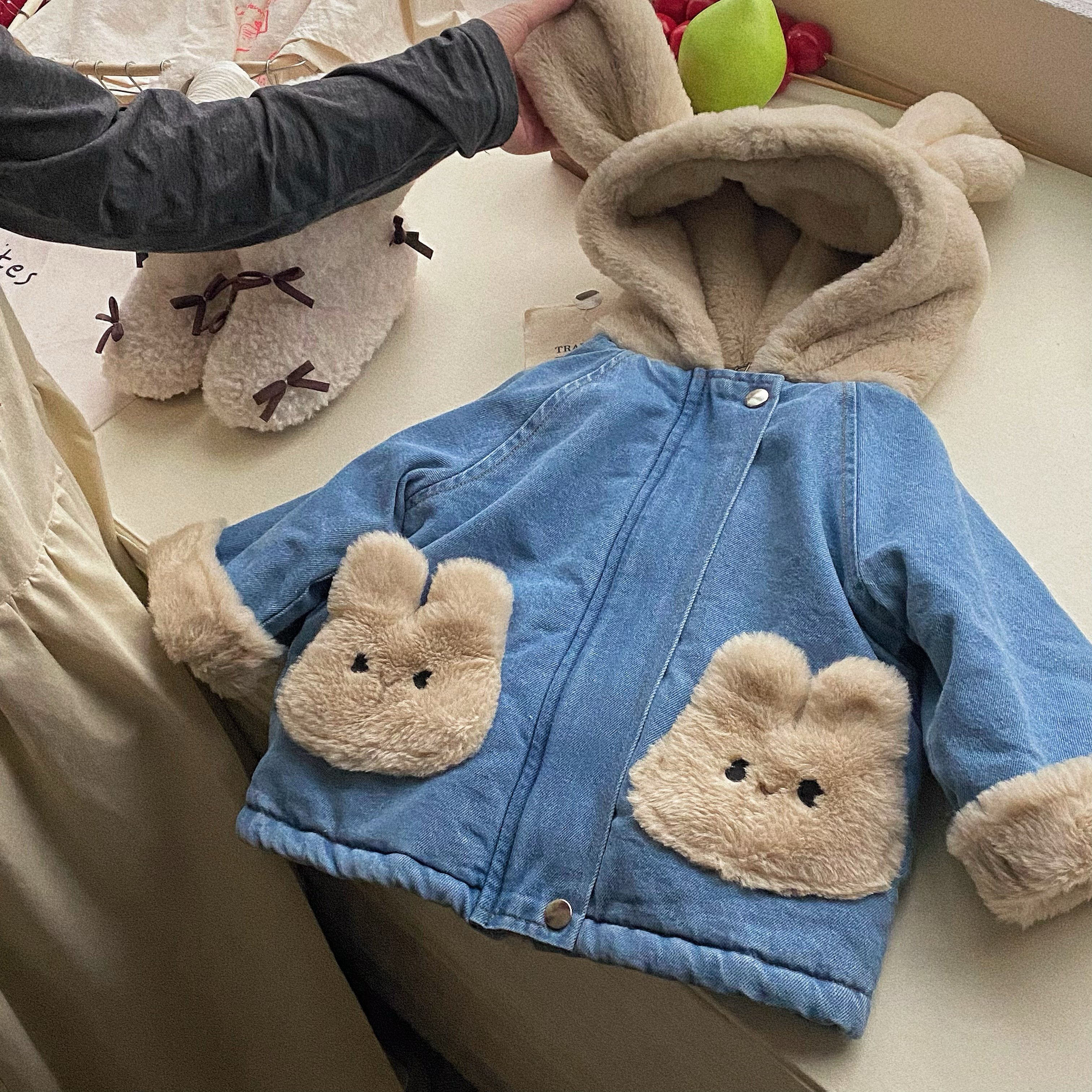 女童牛仔外套2025冬季新款儿童加绒加厚女孩兔子连帽夹棉保暖棉衣
