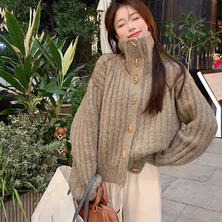 复古软糯设计感牛角扣高领毛衣开衫女冬季慵懒风宽松加厚针织上衣