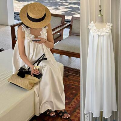 法式重工立体花朵白色无袖吊带裙2025夏季宽松长款露背度假连衣裙