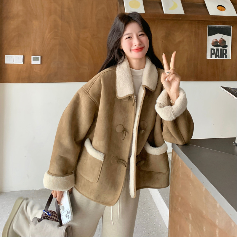 新款图大货已出牛角扣皮毛一体短外套275-W724-P195-K278,女装短外套,柒柒家