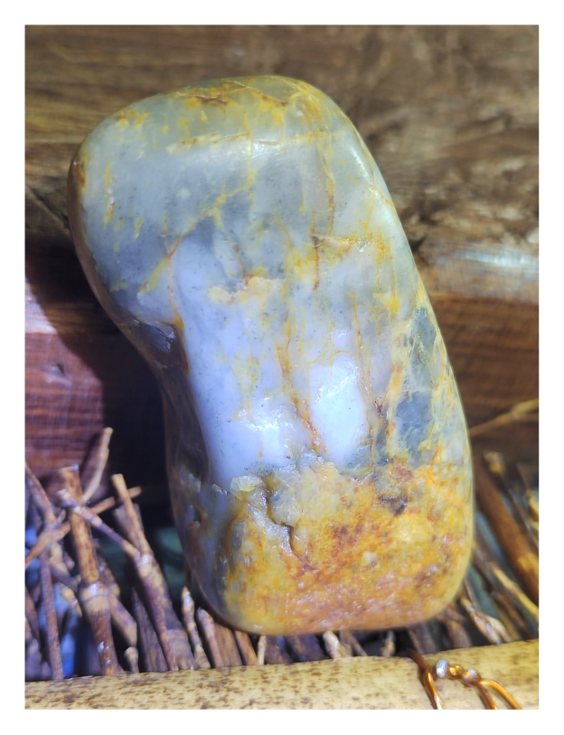 原籽新疆和田玉羊脂玉之冰雪白，古籍记载羊脂一个种类天然随型