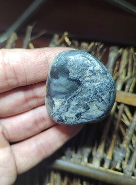 天然美，像不像达摩，青花籽料原石，新疆和田玉籽料，密度2.99