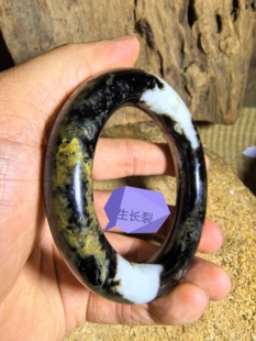 七八十年代遗留纯手工制作万年黑皮带天地玄黄黑白双羊脂籽料手镯