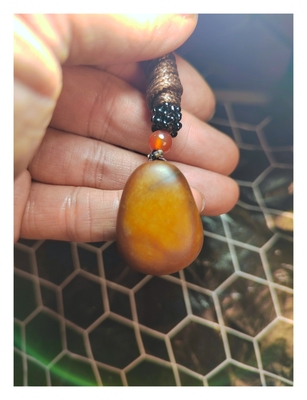 籽料板栗黄挂件，原籽新疆和田玉籽料板栗黄黄玉籽吊坠神似熟板栗