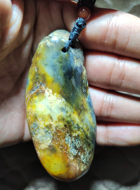 迎双十一三色七彩新疆和田玉独籽料青花雕刻   老玉老雕工老籽料