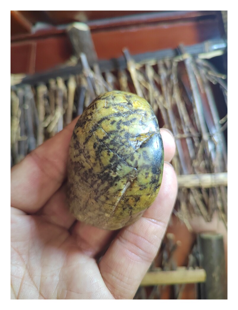 一个特色籽料品种,青虎皮虎皮青籽料原石玩料,盘盘出油有味道