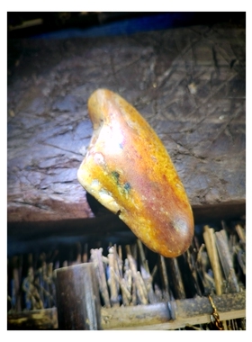 古籍记载有一种籽料艳若鸡冠，新疆和田玉红玉籽料密度2.99原籽