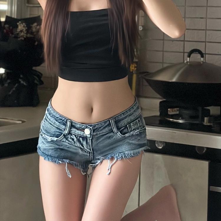 性感户外露出走光超低胯牛仔短裤