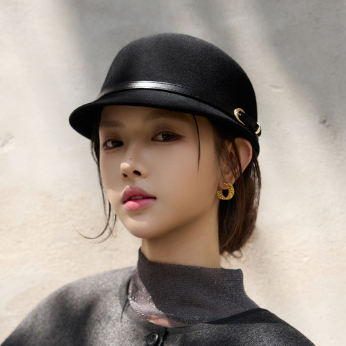 谷兜空间pu皮绳点缀装饰鸭舌帽女