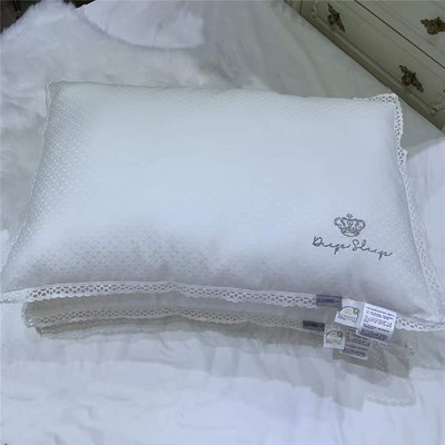 长绒棉贡缎提花蕾丝回弹好枕芯