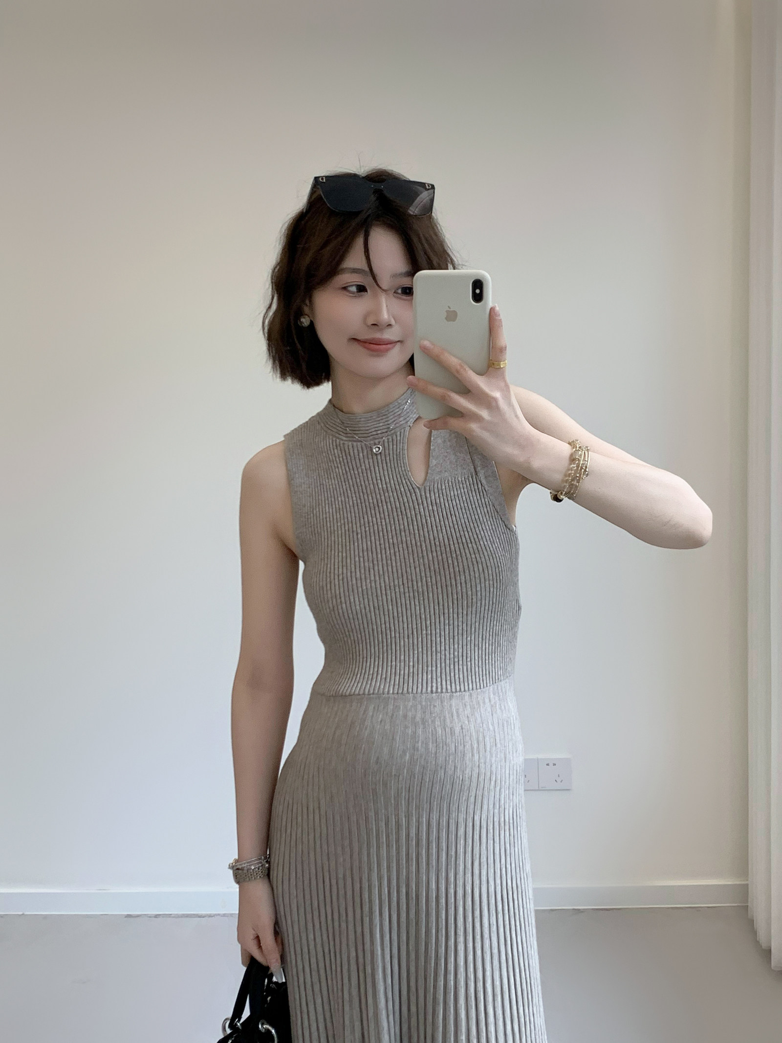 设计感无袖针织背心裙中长孕妇装