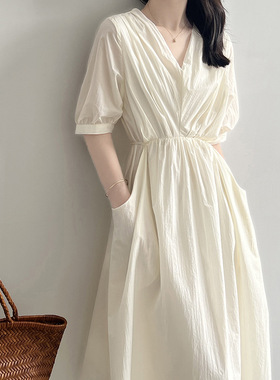 言双 复古V领褶皱连衣裙 夏季新款气质系带收腰中长裙80829