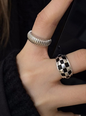 韩国时尚黑白棋盘格条纹线条戒指女复古小众轻奢时尚个性银食指环