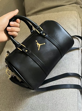 Jordan女士皮革金标单肩斜跨波士顿包JD2143022TD/DR5595-010