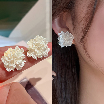 白色冰裂纹山茶花耳钉女轻奢