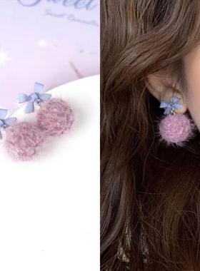 秋冬紫色毛球耳环2024新款爆款高级感气质甜美耳饰设计感小众耳钉