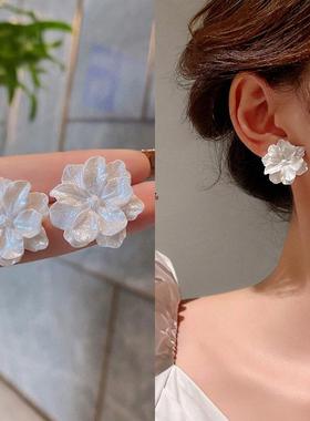 白色山茶花耳钉2024新款爆款高级感无耳洞耳夹夸张花朵耳饰女耳环