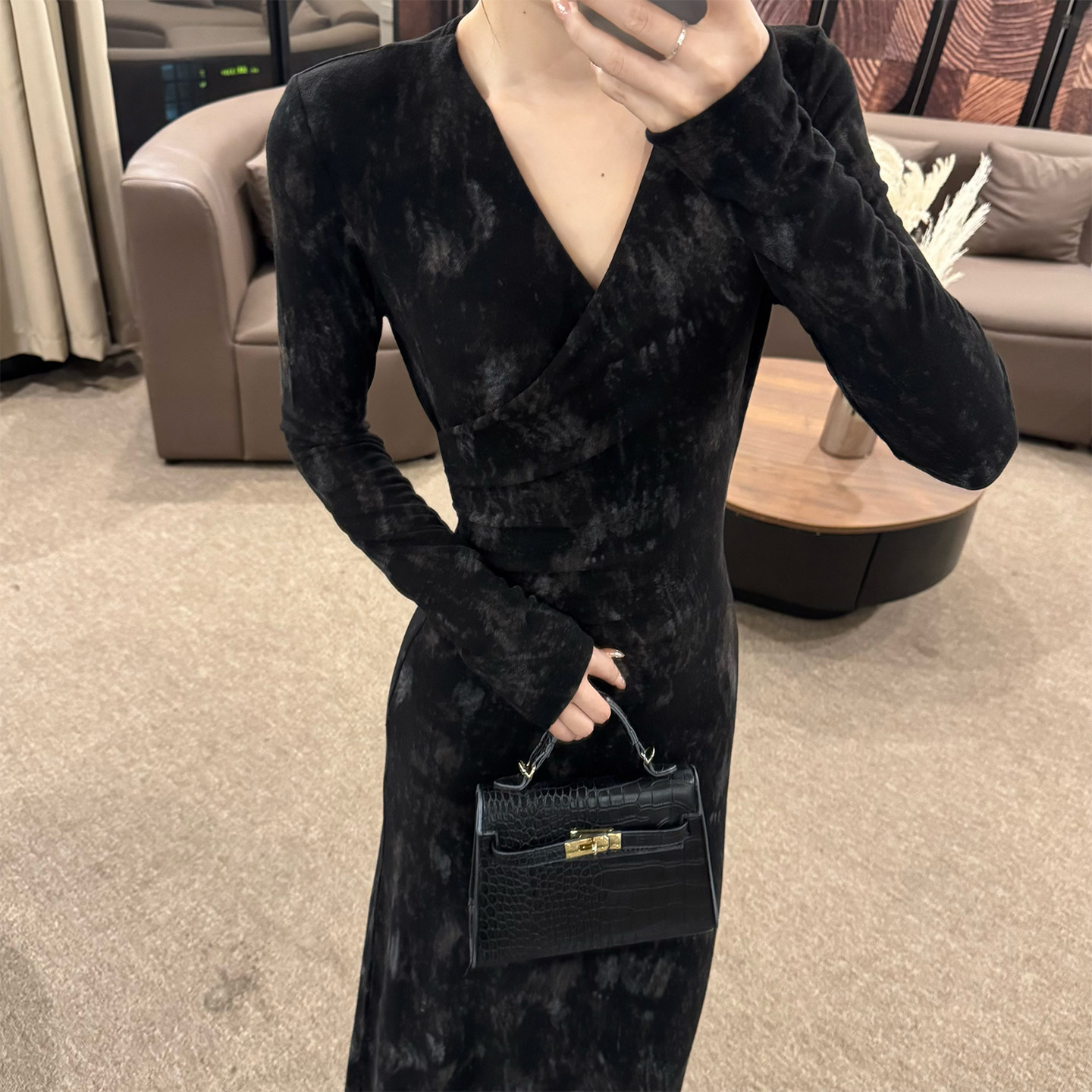 设计感水墨系列灰黑色修身连衣裙女秋季收腰显瘦交叉V领包臀长裙