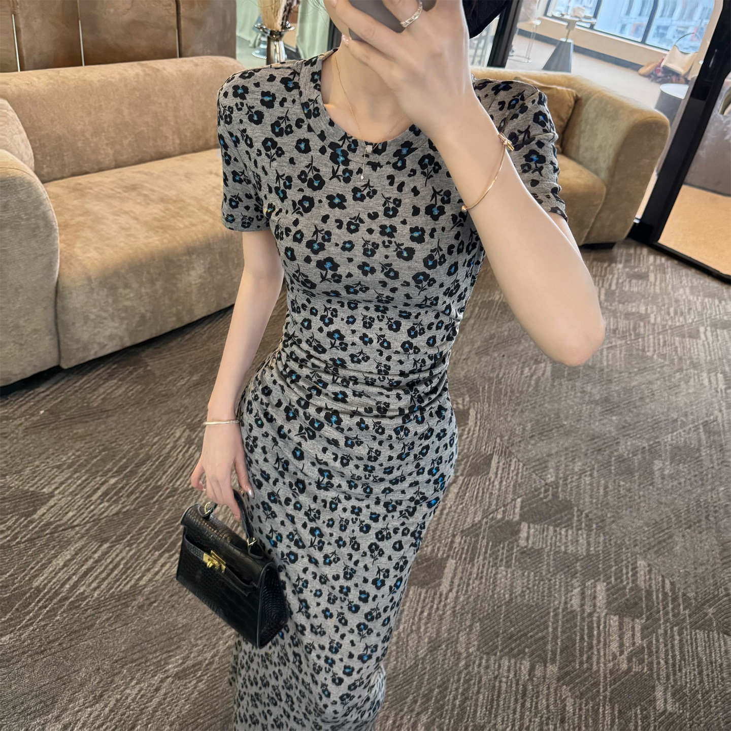 设计感法式灰色碎花显瘦收腰连衣裙夏季新款老钱风气质修身长裙子
