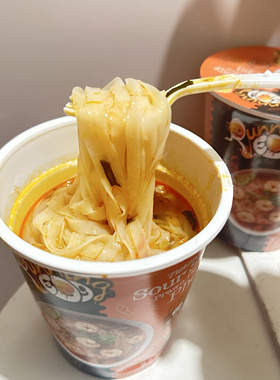 酸辣爽！越南进口奔跑吧同款越南河粉柠檬粉越南街头冬阴功小吃