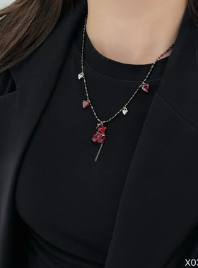 小众高级感红色小熊毛衣项链女2025年新款复古锁骨链秋冬时尚颈链