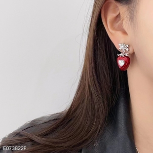 韩国小众红色甜美草莓耳环女高级感时尚 耳钉日常通勤百搭耳饰 个性