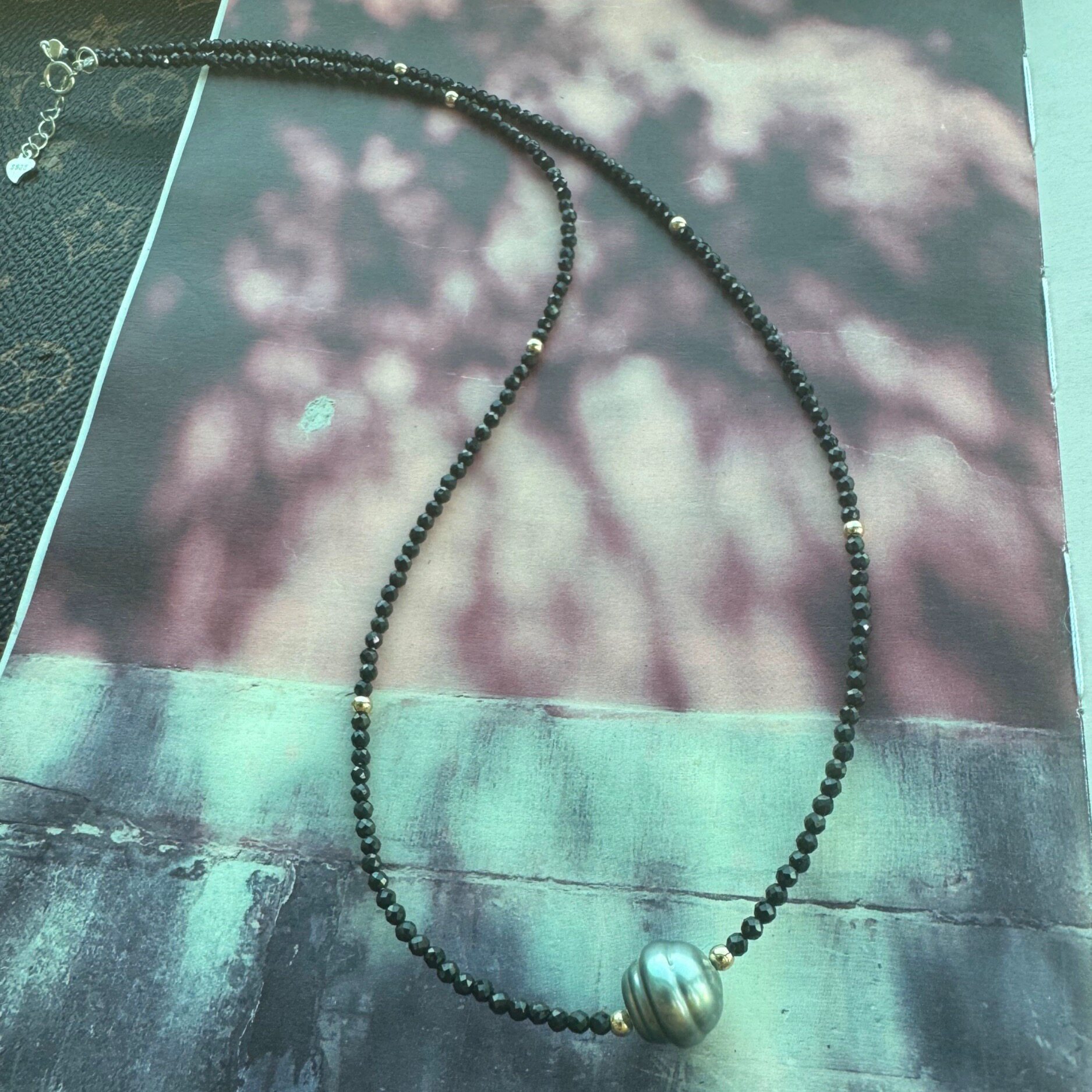 平行 天然海水大溪地黑珍珠螺纹路路通配黑晶石项链