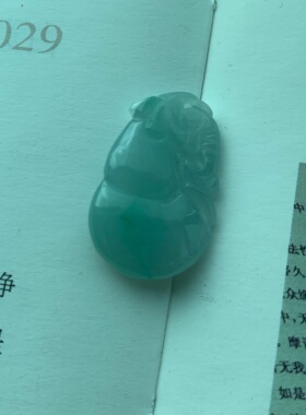 天然翡翠糯种飘绿花葫芦