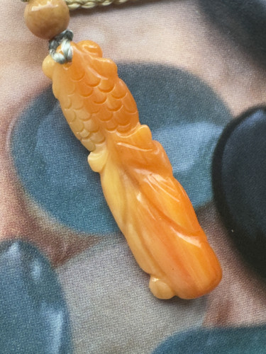 连年 有机宝石红料金鱼小吊坠