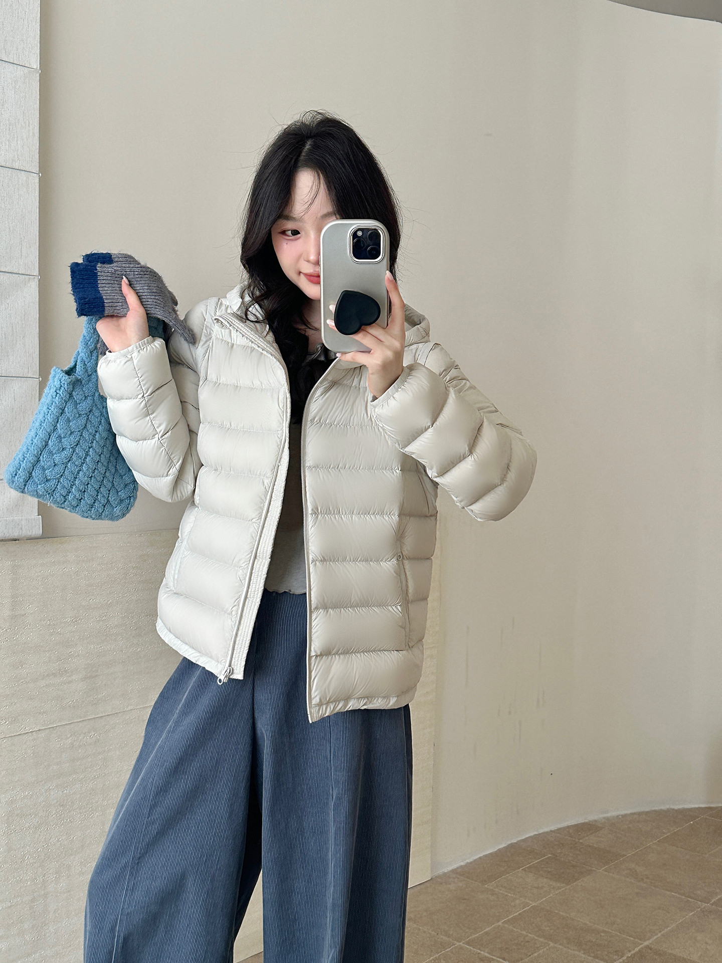 叁个黄羽绒服女短款2026年冬季新款连帽可拆卸袖排骨服外套女