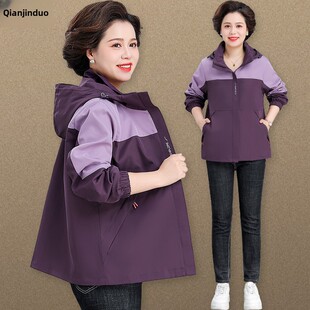 妈妈秋装冲锋衣外套女款2025户外新款中老年人春秋风衣运动服上衣