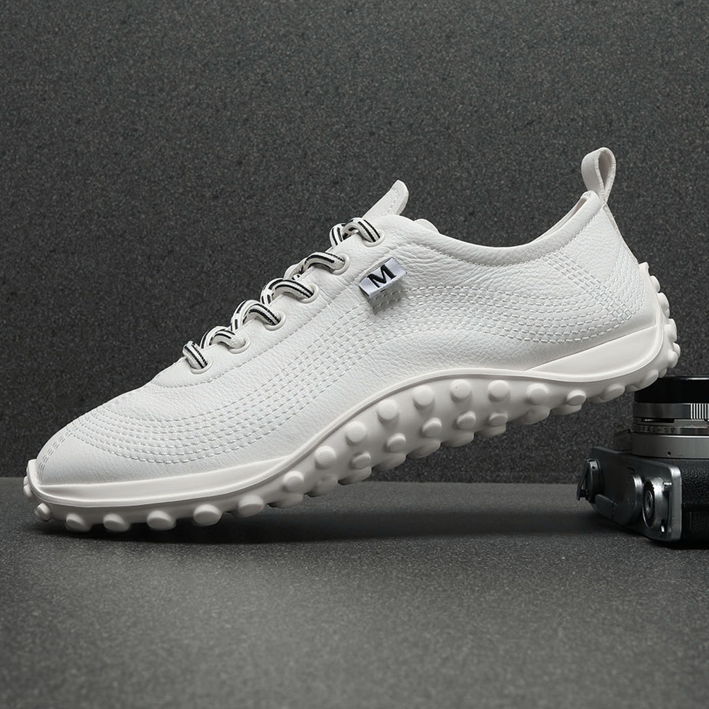 男鞋春季2026新款软底运动鞋男真皮潮流休闲鞋轻便透气德训鞋男款