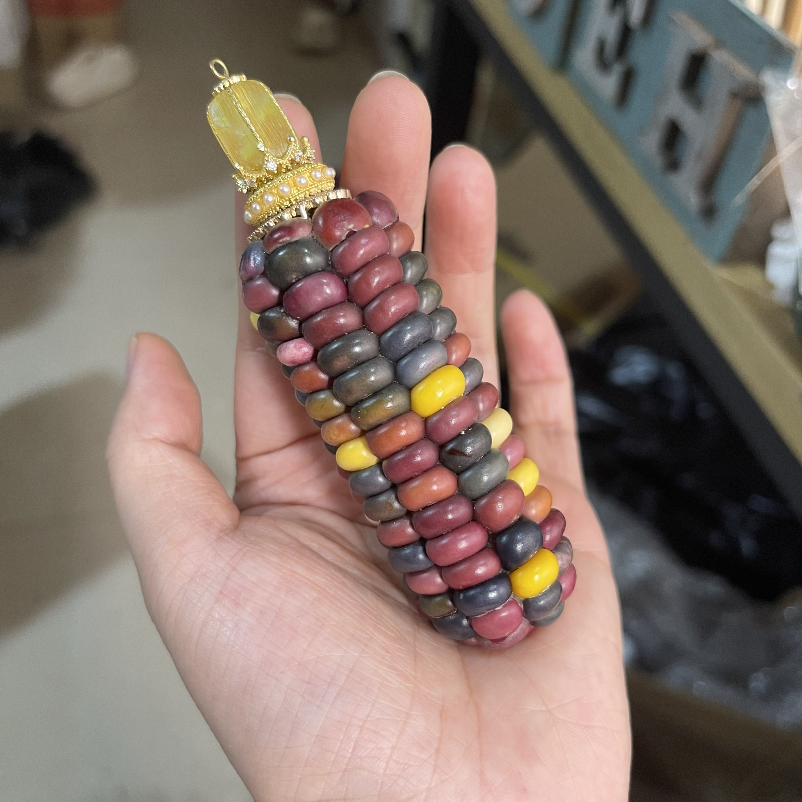 文玩玉米七彩琉璃宝石乳化红白色系玉米成品图片