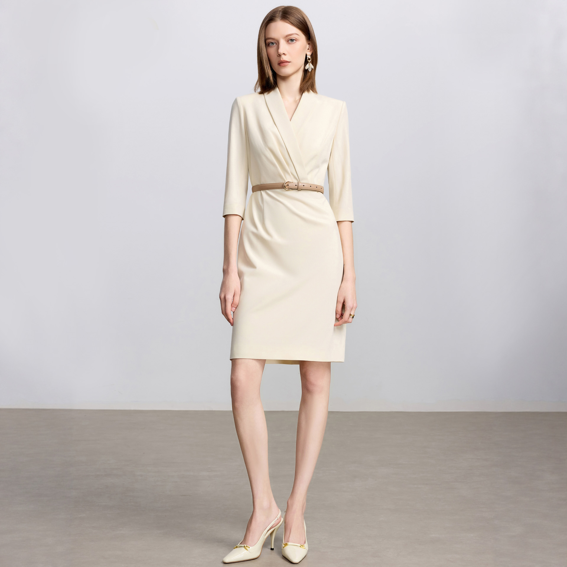 AD米杏色职业西装连衣裙女设计感