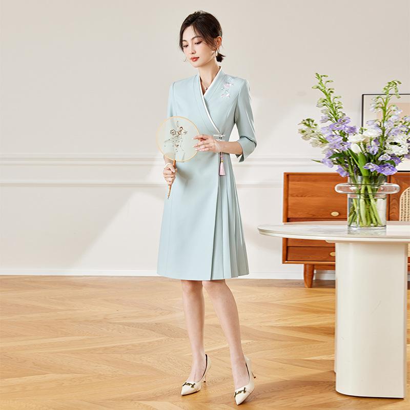 新中式刺绣七分袖连衣裙