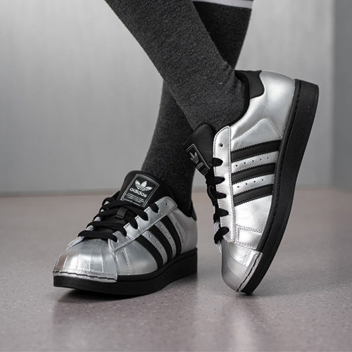 adidas阿迪达斯Superstar2女款低帮防滑耐磨贝壳头休闲板鞋IH1628
