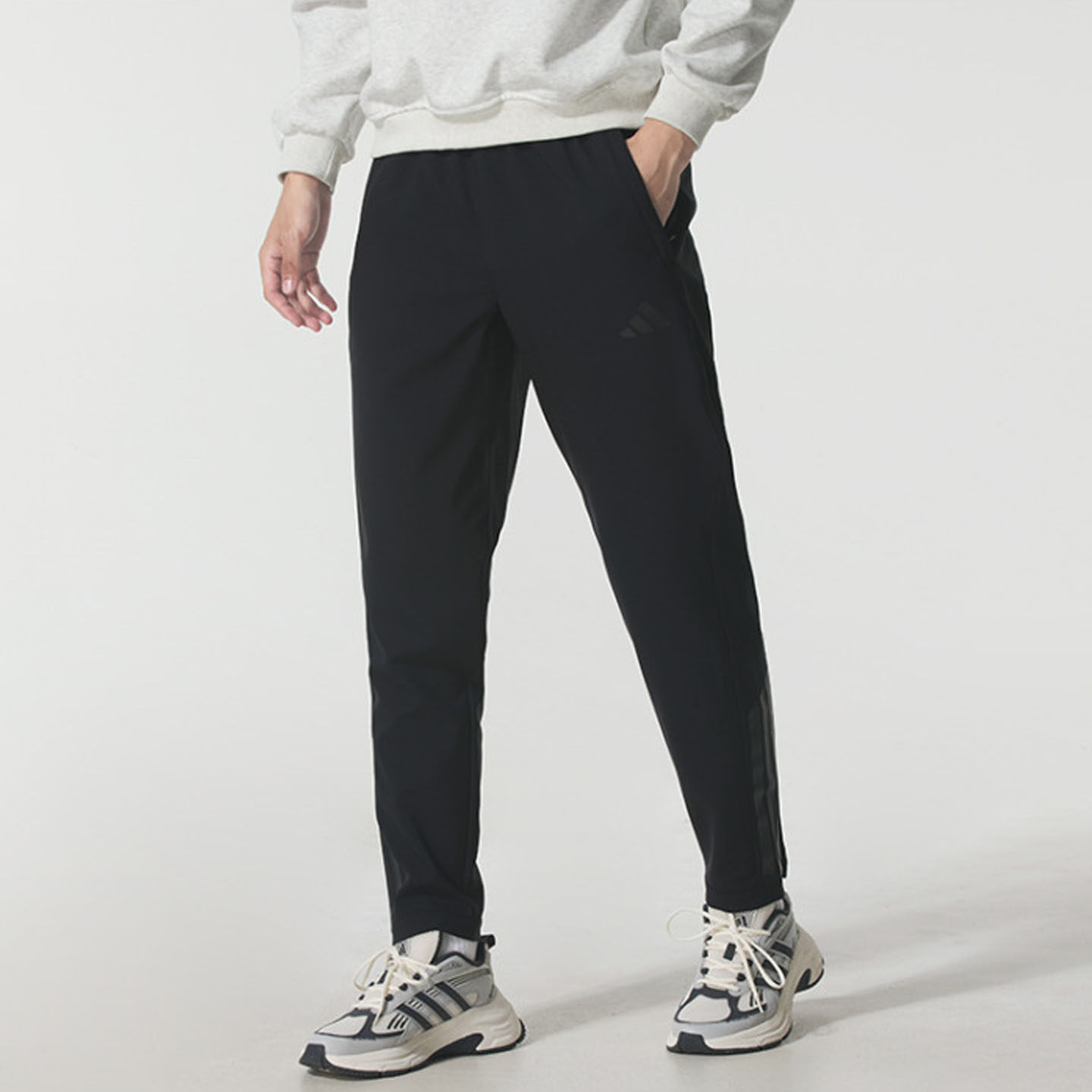 Adidas/阿迪达斯男子户外运动梭织休闲加绒收口运动长裤KA1301