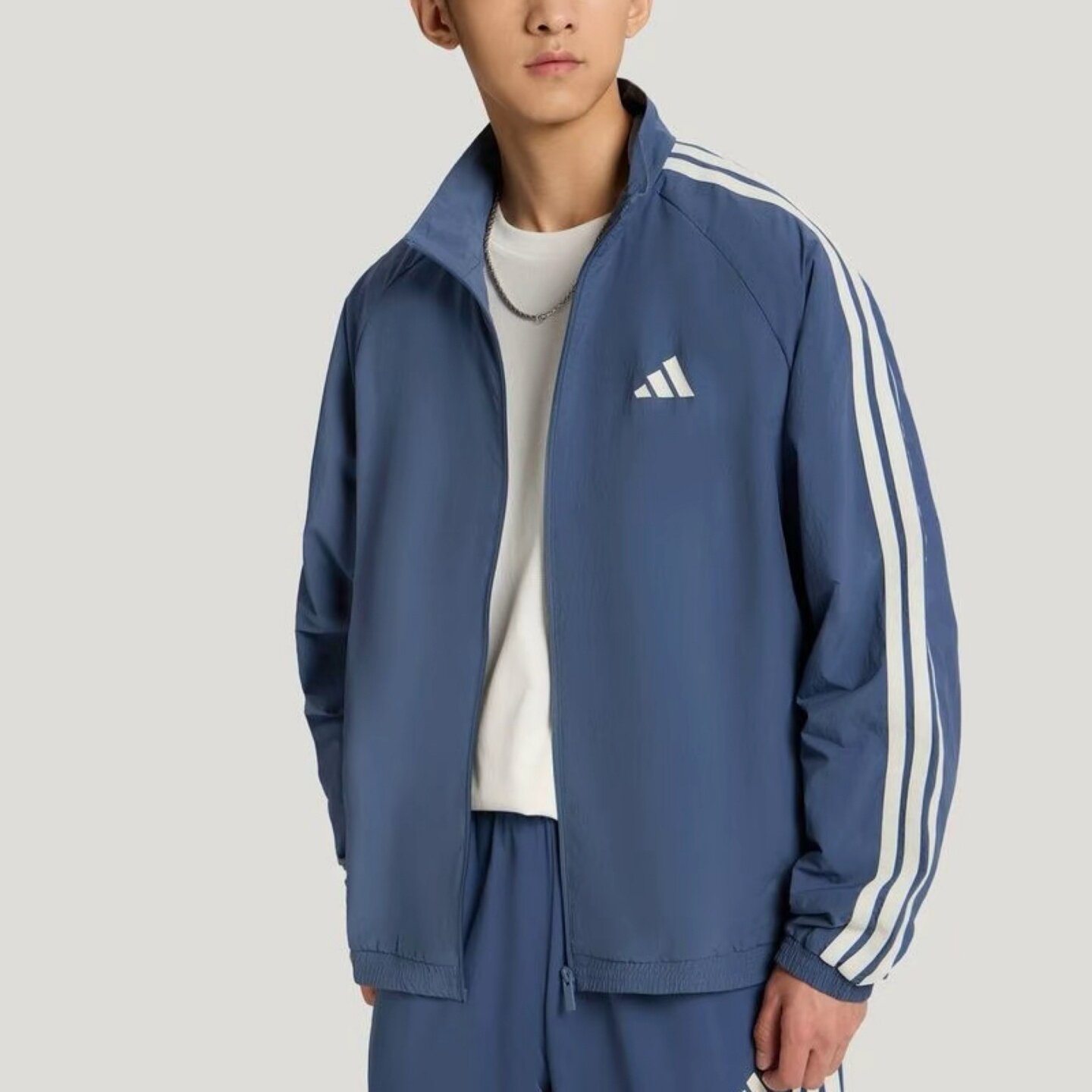 adidas阿迪达斯男子宽松运动休闲立领拉链夹克外套KX0493