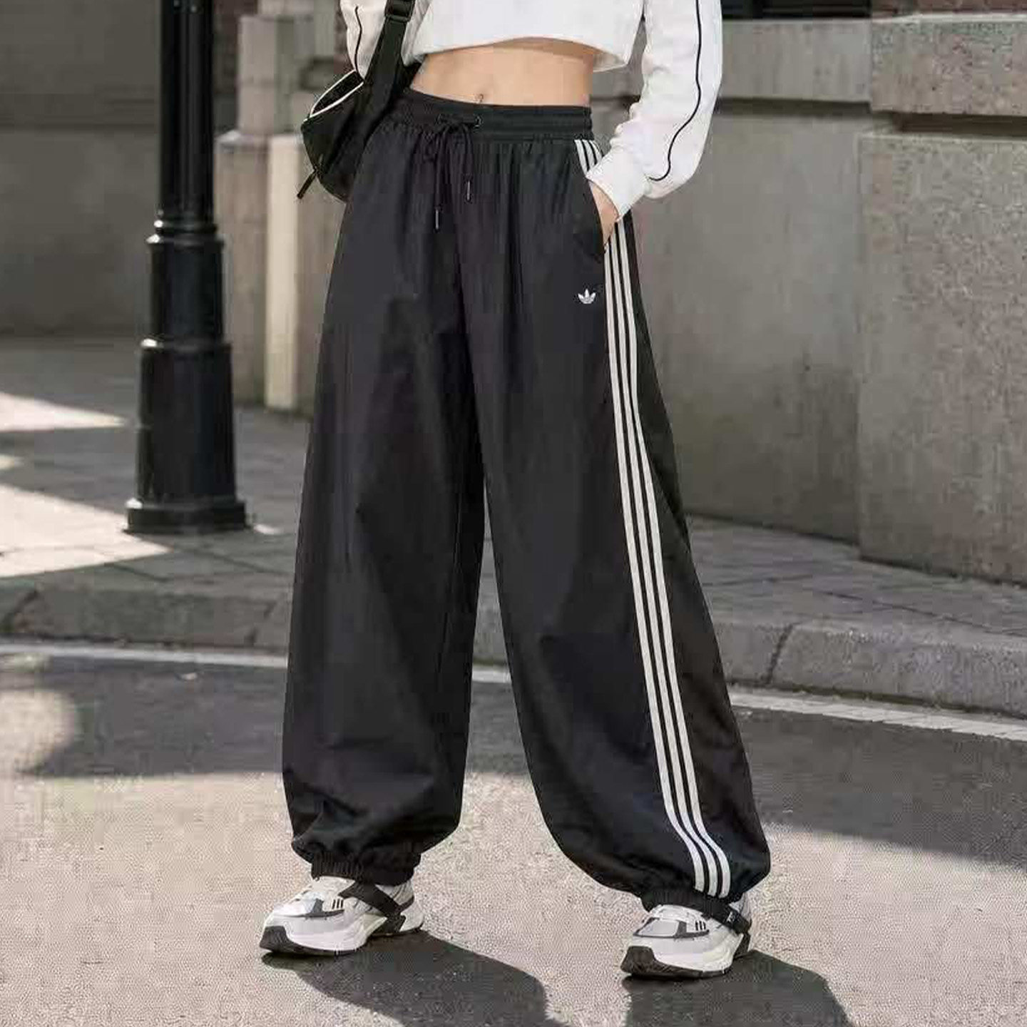 adidas阿迪达斯女子舒适透气跑步休闲梭织训练直筒运动长裤KR7598