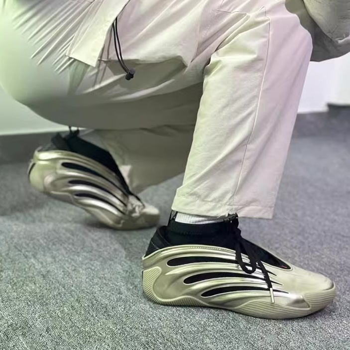 阿迪男女舒适耐磨运动休闲篮球鞋