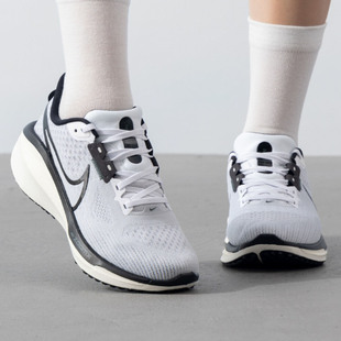 NIKE/耐克VOMERO 17女子轻便耐磨缓震运动跑步鞋FB8502-104
