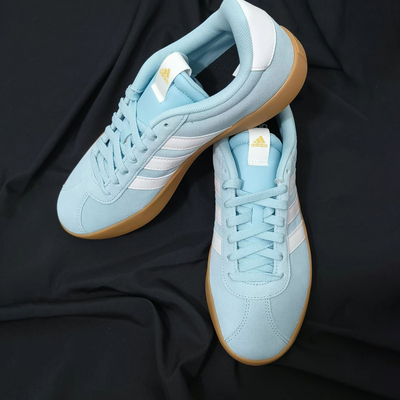 阿迪女子舒适百搭德训鞋