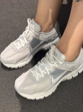 Nike/耐克Zoom Vomero5女子缓震透气运动休闲跑鞋GS款HQ0458-001