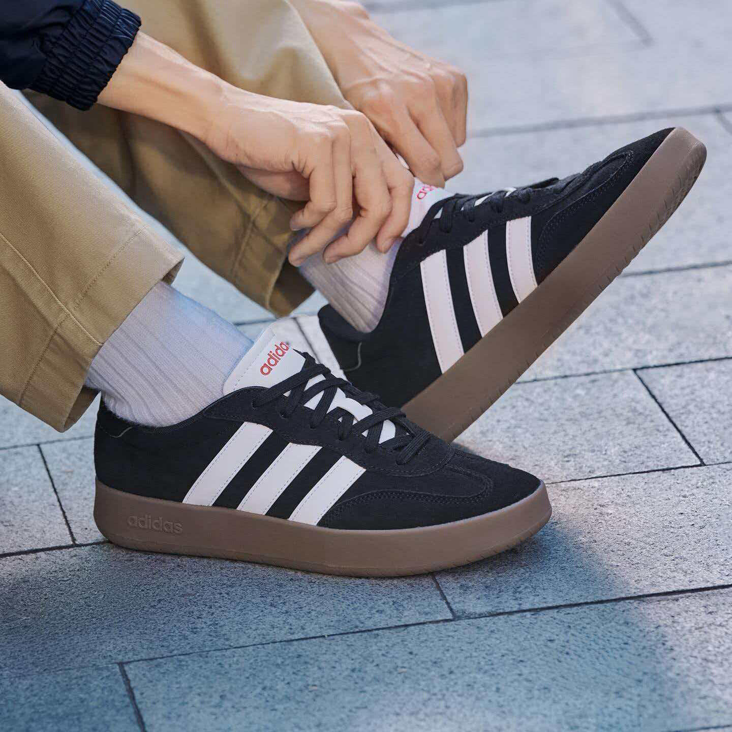 adidas阿迪达斯Barreda男女同款经典百搭防滑耐磨舒适板鞋JQ4235